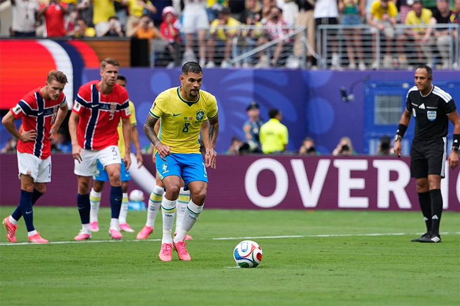 40 năm sau Zico, Brazil lại có cầu thủ đá hỏng phạt đền ở World Cup