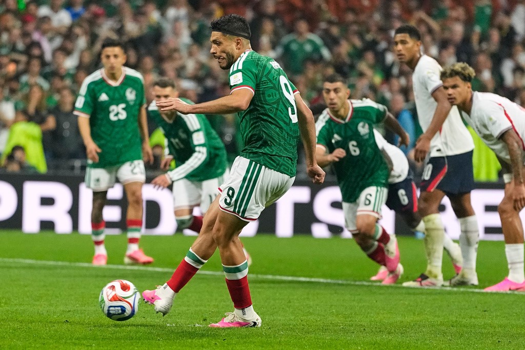VIDEO: Bàn thắng rút ngắn tỷ số còn 2-3 của Jimenez cho Mexico trước Anh