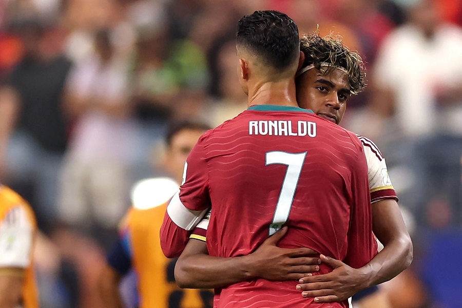Hành động của Yamal dành cho Ronaldo, người bật khóc sau khi Bồ Đào Nha bị loại
