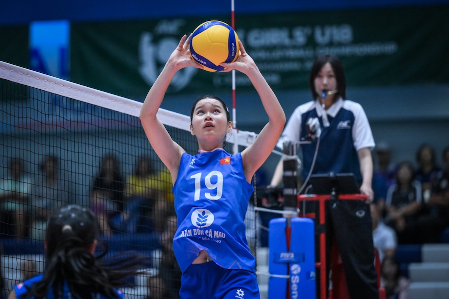 Chuyền hai Huyền Trang phá cột mốc ghi điểm của Kim Thoa tại giải U18 châu Á