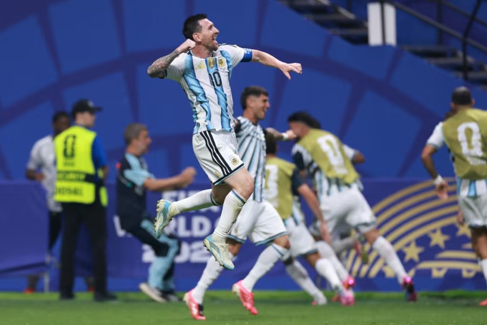 Messi gia tăng cách biệt trên đỉnh ghi bàn lịch sử World Cup
