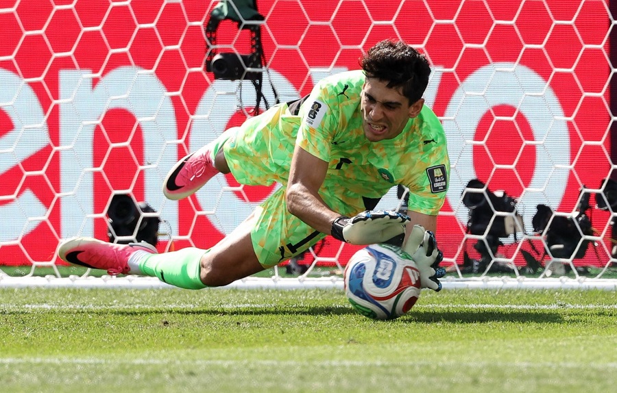 Bounou lập kỷ lục cản phá phạt đền tại World Cup sau khi khuất phục Mbappe