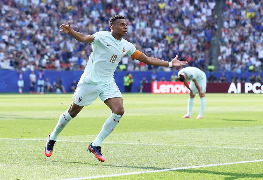 Pháp vào bán kết World Cup sau màn bùng nổ của Mbappe và Dembele trong vòng 6 phút Pháp vào bán kết World Cup sau màn bùng nổ của Mbappe và Dembele trong vòng 6 phút