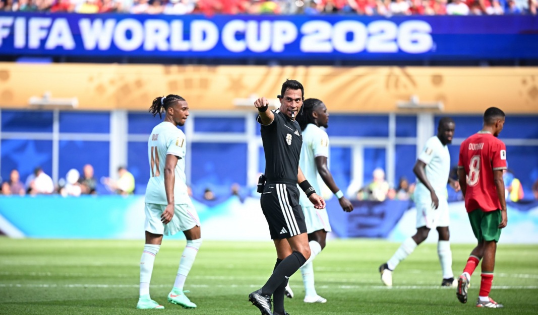 Gây tranh cãi với Mbappe, trọng tài Argentina vẫn được báo Pháp khen ngợi