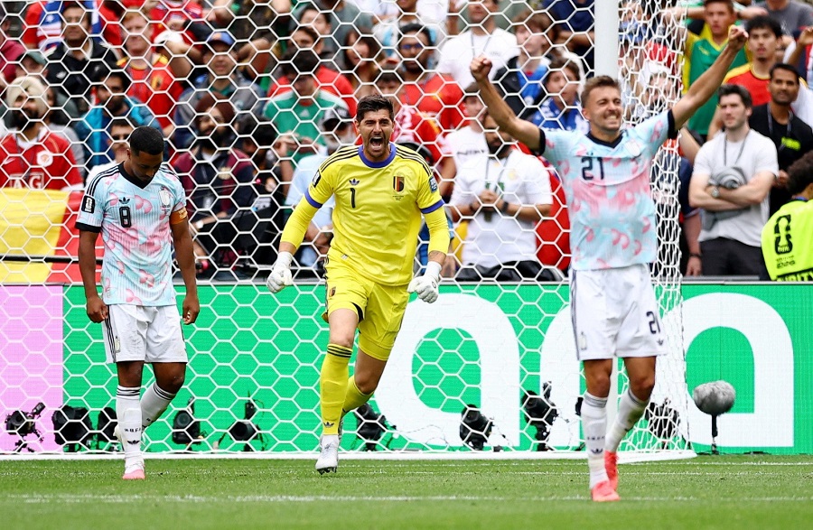 Làm thế nào để đánh bại Courtois, thủ môn hiểu mọi bí quyết của Tây Ban Nha?