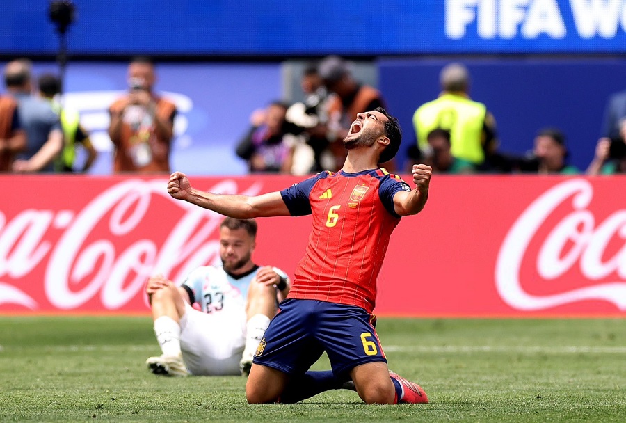 Si&ecirc;u dự bị Mikel Merino: Từ ngồi xe lăn đến người h&ugrave;ng World Cup của T&acirc;y Ban Nha