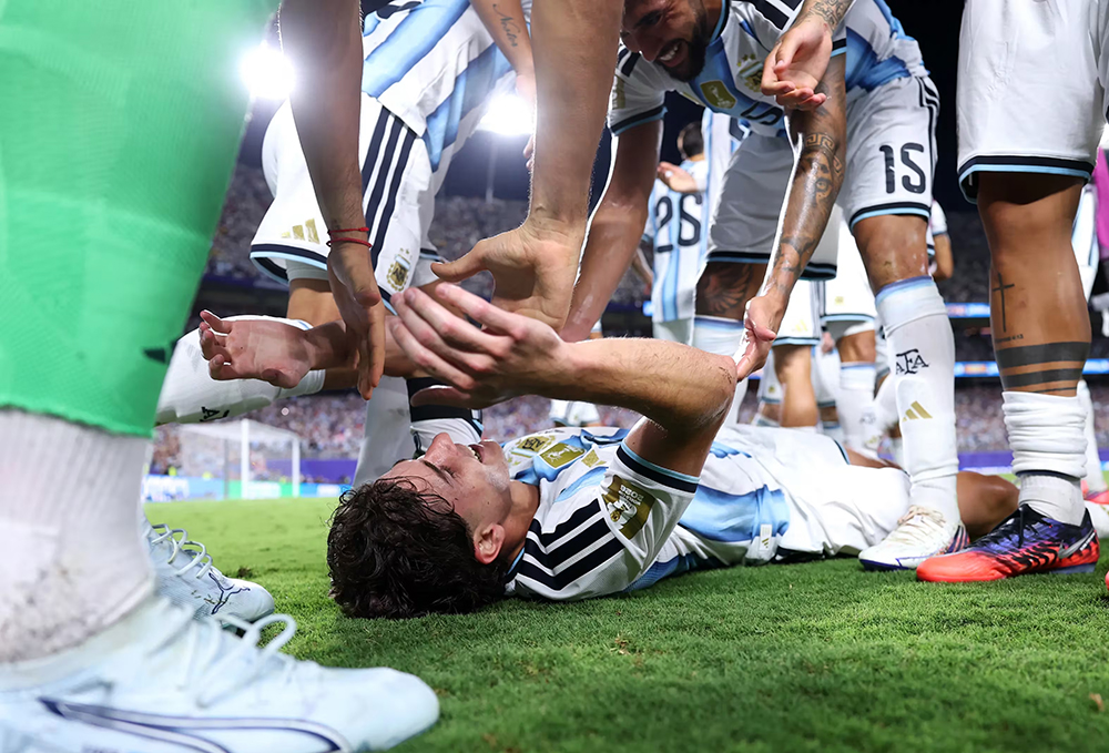 Chấm điểm Argentina 3-1 Thụy Sĩ: Julian Alvarez "bật chế độ Messi", cặp lá chắn Romero - Martinez ghi điểm