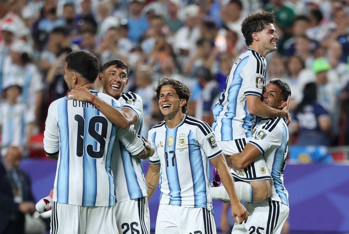 Argentina vượt qua Thụy Sĩ: Nhà Vua chưa chịu rời ngai