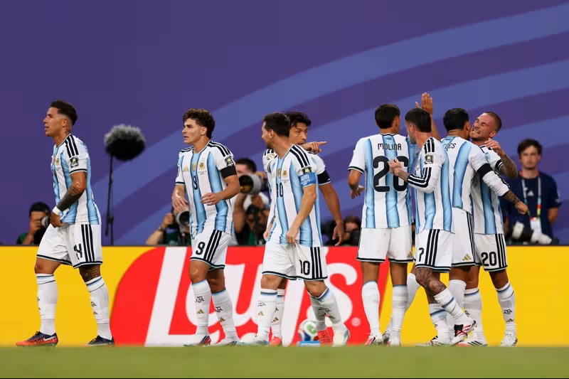 VIDEO: Messi đặt bóng như "vẽ", Mac Allister bật cao đánh đầu tung lưới Thụy Sĩ
