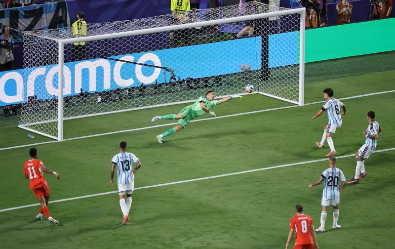 VIDEO: Thụy Sĩ phối hợp đẳng cấp, xé toang hàng thủ Argentina để gỡ hòa