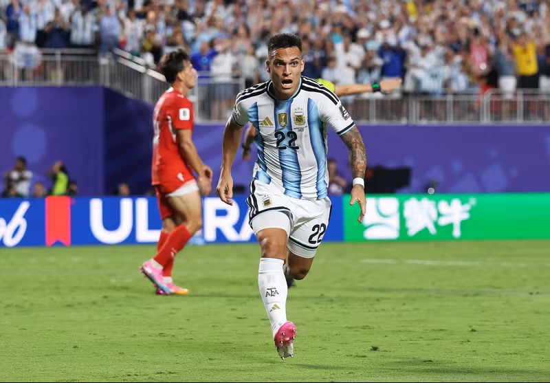 VIDEO: Lautaro Martinez đá bồi lạnh lùng, ấn định chiến thắng cho Argentina