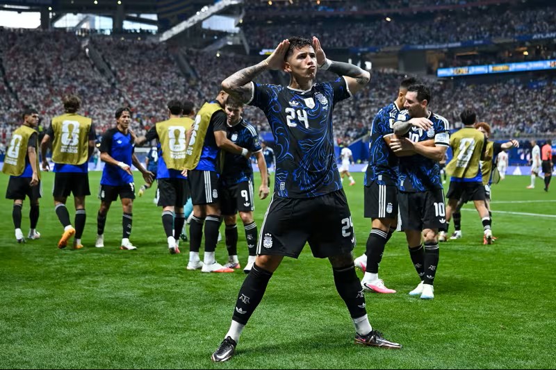 VIDEO: Enzo Fernandez ghi siêu phẩm gỡ hòa 1-1 cho Argentina trước Anh