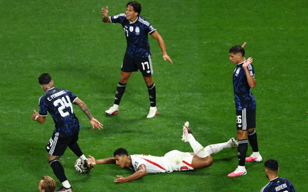 Tờ báo liệt kê 31 "chiêu trò" mà Argentina đã sử dụng chống lại Anh
