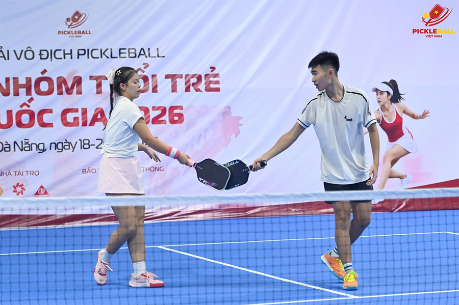 Bản lĩnh ở chung kết, Phát Lộc và Thanh Trúc ăng quang nội dung U14 đôi nam nữ