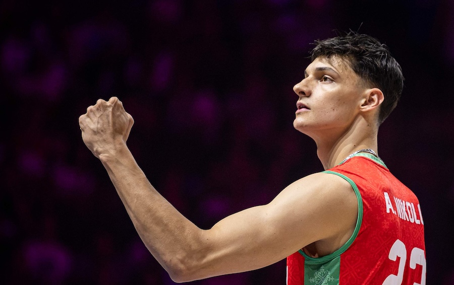 Siêu sao Aleks Nikolov thống trị vòng bảng VNL 2026, dẫn đầu 2 hạng mục cá nhân