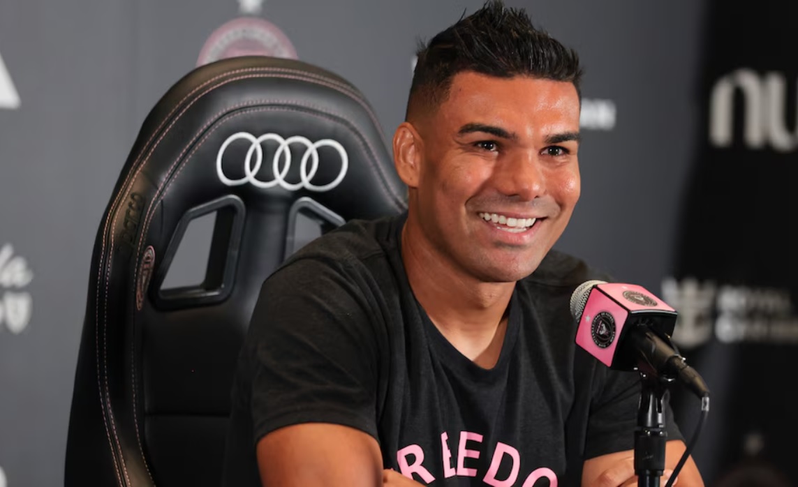Casemiro vui mừng sau khi có màn ra mắt chính thức cho Inter Miami và được thi đấu cùng Messi (Ảnh: Reuters)