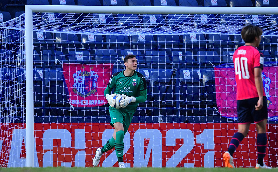 "Đối thủ" bị tuýt còi, Văn Lâm sáng cửa bắt chính ở Cerezo Osaka