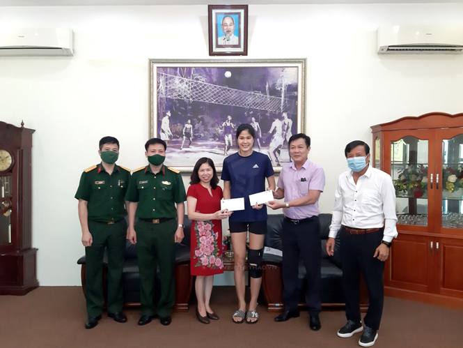 Bùi Thị Ngà nhận sự quan tâm đặc biệt sau phẫu thuật