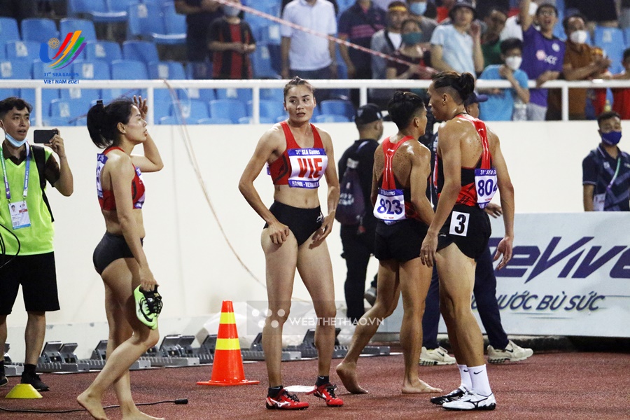 Ph&aacute; kỷ lục SEA Games, đội chạy 4x400m nam nữ Việt Nam vẫn tuột HCV