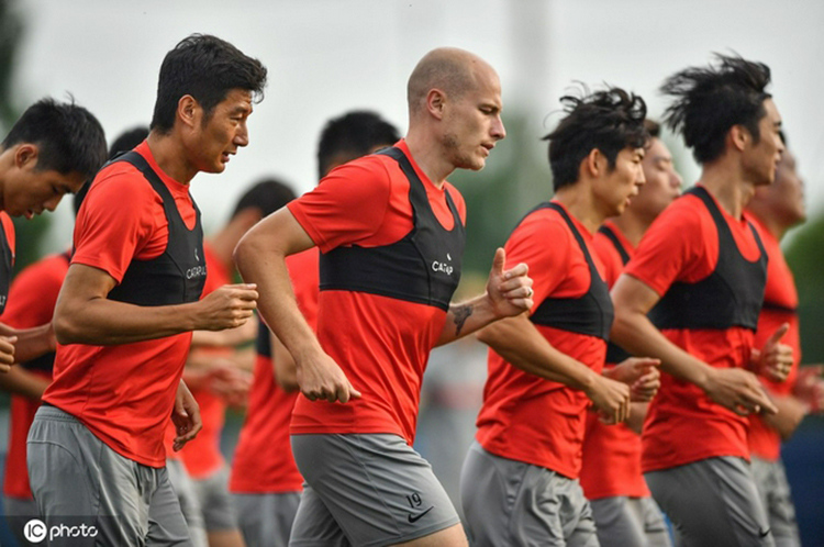 Phục vụ tham vọng cho ĐTQG ở World Cup 2022, các CLB Trung Quốc thi đấu với mật độ khủng khiếp