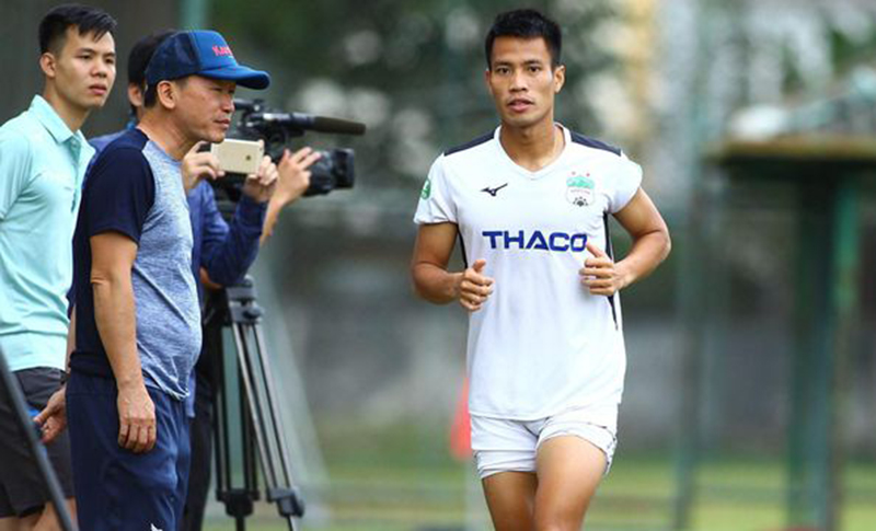 Cựu cầu thủ HAGL bị quên đăng ký dự V.League vẫn nhận lương đầy đủ