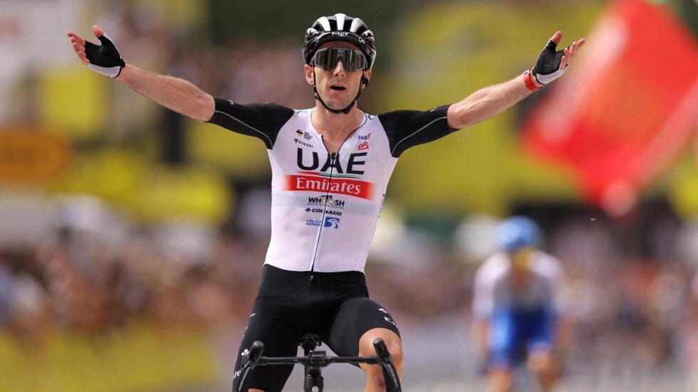Cặp anh em song sinh đi vào lịch sử Tour de France 2023 khi chiếm hai vị trí đầu bảng vòng 1 Cặp anh em song sinh đi vào lịch sử Tour de France 2023 khi chiếm hai vị trí đầu bảng vòng 1