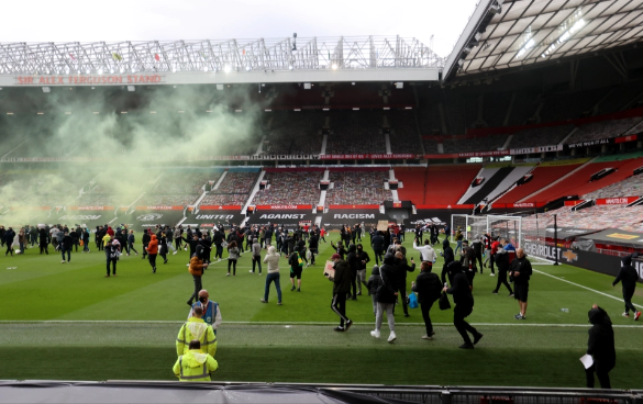 CĐV MU tràn vào sân Old Trafford ngay trước trận gặp Liverpool CĐV MU tràn vào sân Old Trafford ngay trước trận gặp Liverpool