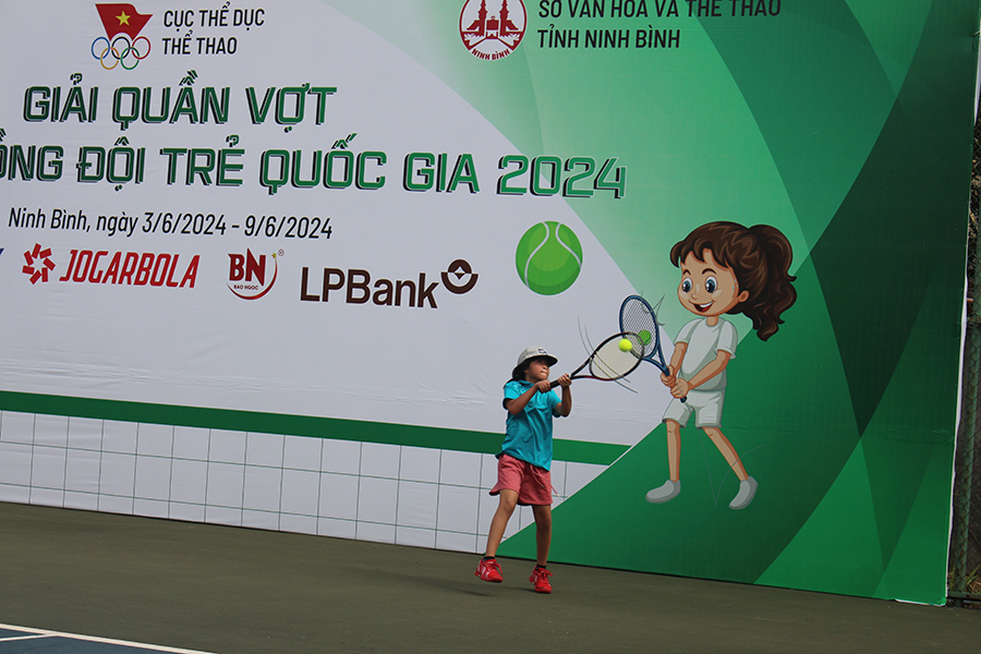 Khởi tranh Giải tennis V&ocirc; địch Đồng đội trẻ Quốc gia 2024