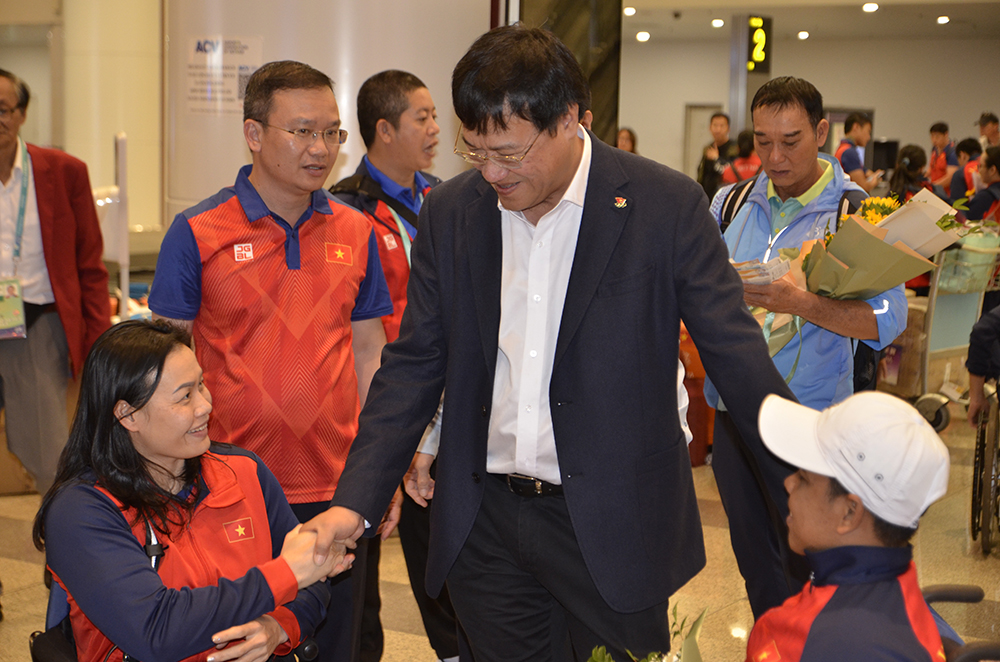 Ch&ugrave;m ảnh Asian Para Games 4: Cục Thể dục thể thao ch&uacute;c mừng v&agrave; biểu dương đo&agrave;n thể thao NKT Việt Nam