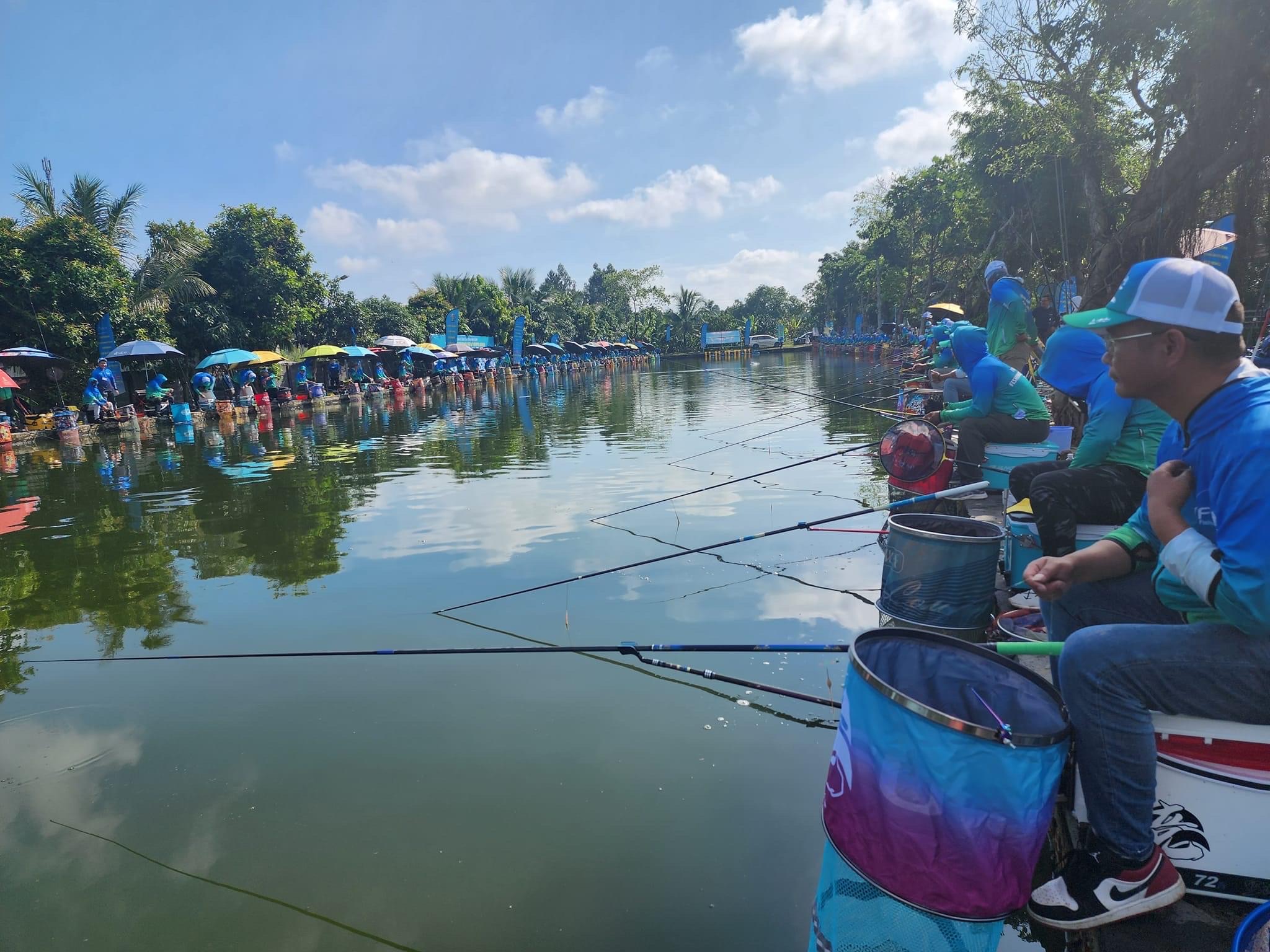 Gần 30 VĐV Trung Quốc đã tới Việt Nam để tham dự giải Câu cá thể thao