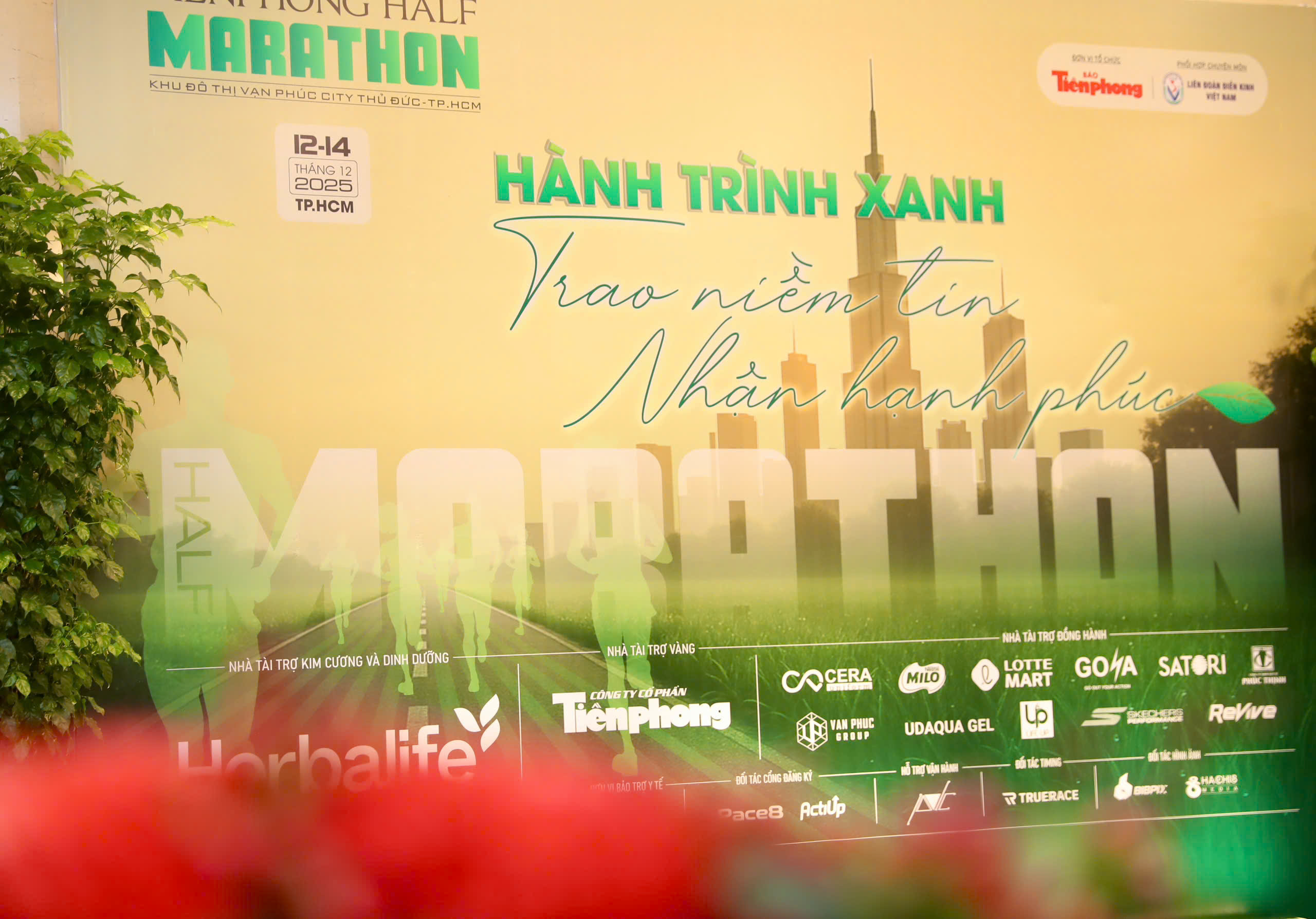 Tiền Phong Half Marathon 2025: "Hành Trình Xanh" sôi động khởi tranh tại TPHCM lần đầu tiên