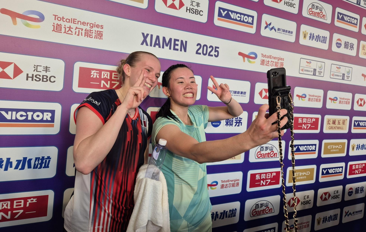 Nỗi đau, nước mắt và cử chỉ độc đáo ở giải cầu lông Sudirman Cup 2025 Nỗi đau, nước mắt và cử chỉ độc đáo ở giải cầu lông Sudirman Cup 2025