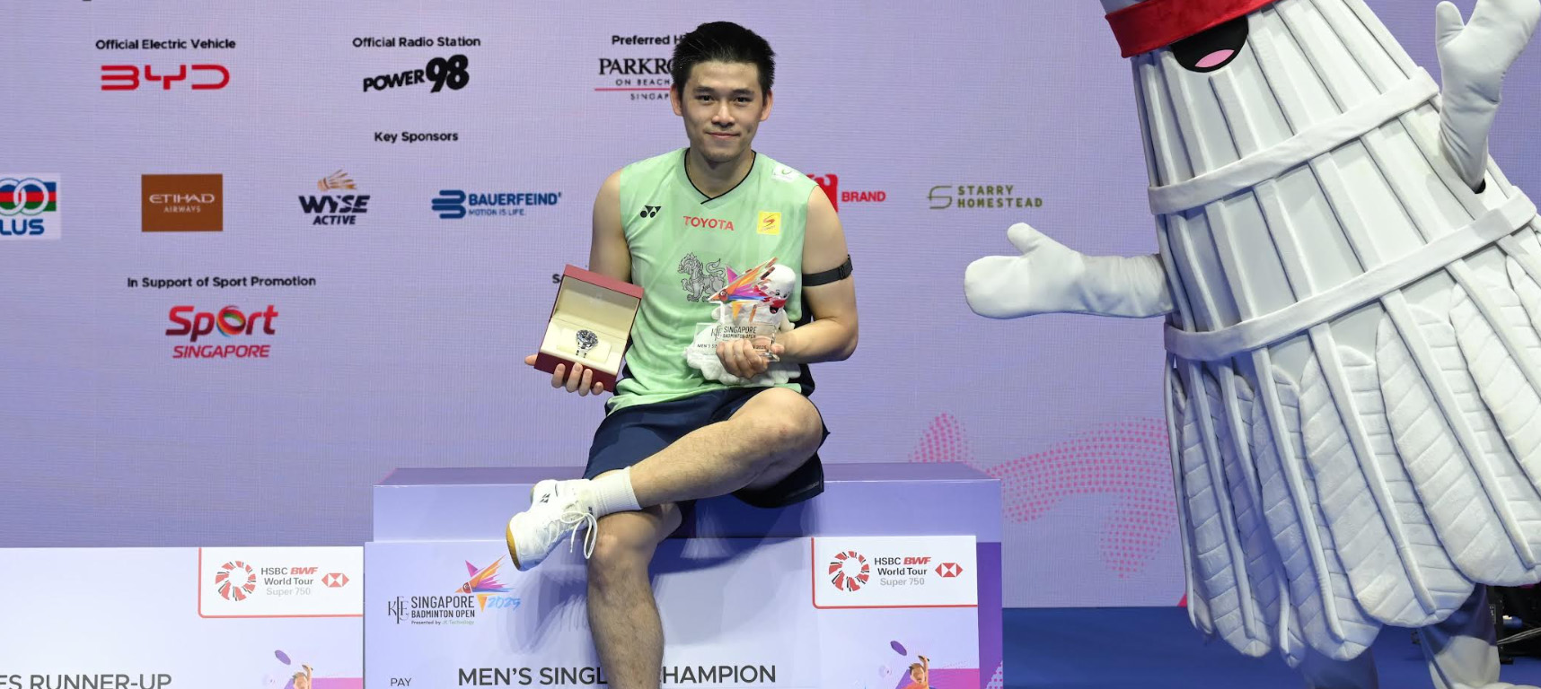 Cựu vương SEA Games Kunlavut Vitidsarn vô địch Singapore Open khi trở thành số 1 cầu lông thế giới