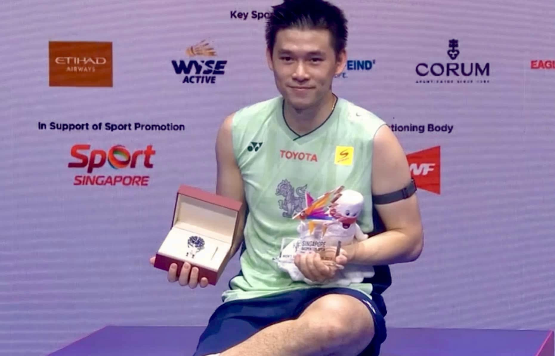 Cựu vương SEA Games Kunlavut Vitidsarn mừng ngôi số 1 đơn nam cầu lông thế giới mới bằng danh hiệu Singapore Open 2025