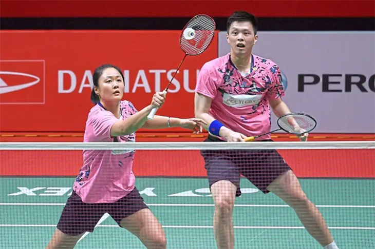 Chi 66 triệu đồng mua vé bay để... đi xe buýt: Hành trình "bão táp" của Lim Chiew Sien tại giải cầu lông All England