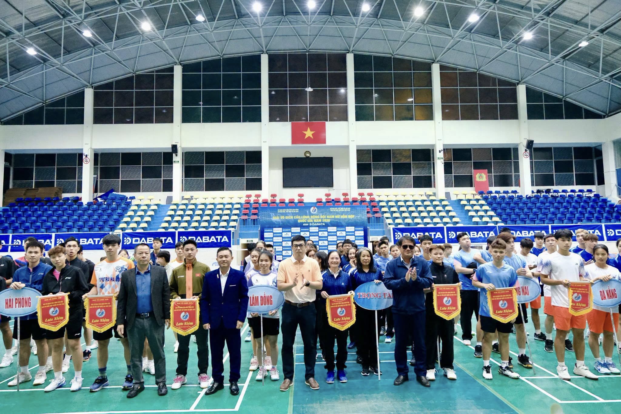 Khai màn Giải Cầu lông đồng đội quốc gia 2026: Hà Nội và Lâm Đồng thắng kịch tính, sự đơn độc của các "ngôi sao"