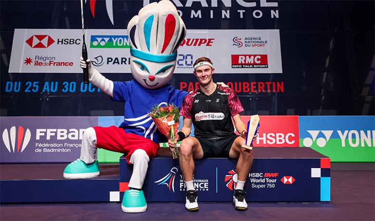 Kết quả cầu lông mới nhất 31/10: Axelsen vô địch dễ dàng, He Bing Jiao đăng quang liên tục