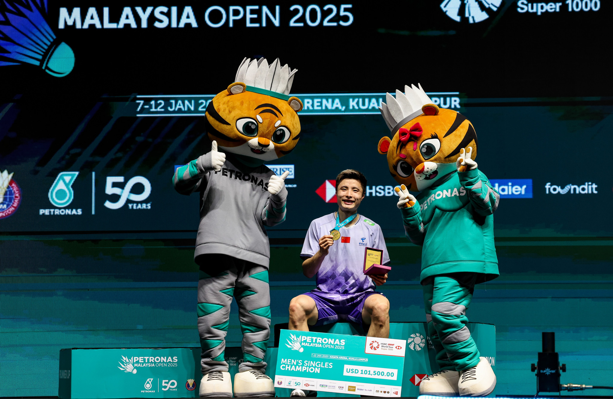 Thạch Vũ Kỳ trở thành “người gánh tạ vĩ đại” cho Cầu lông Trung Quốc ở Malaysia Open