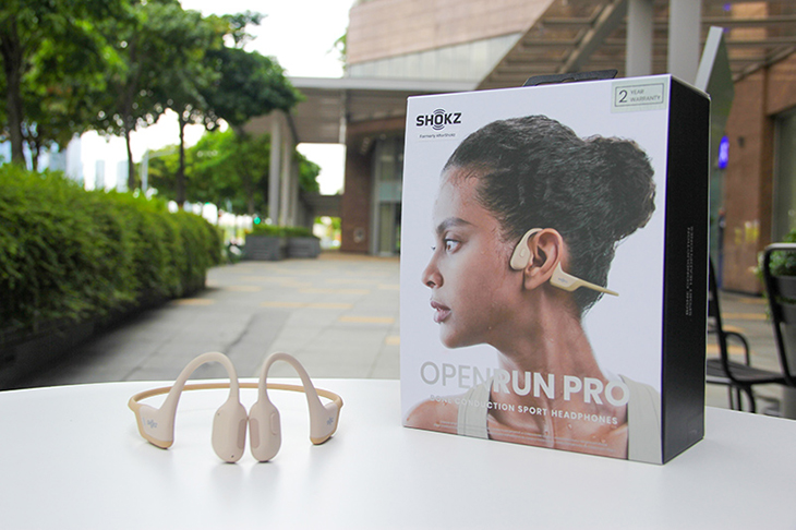 Trải nghiệm tai nghe không nhét tai Shokz OpenRun Pro