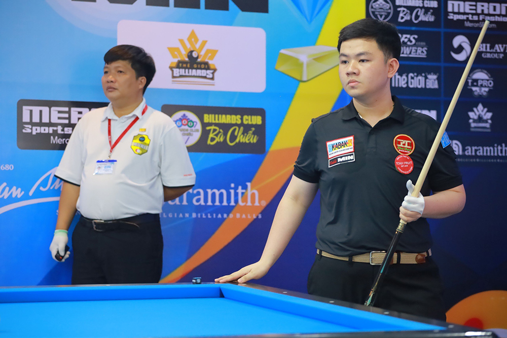 Giải Billiard Carom 3 băng HBSF Cup Tour 3 năm 2023: T&acirc;n v&ocirc; địch thế giới Bao Phương Vinh khởi đầu thuận lợi
