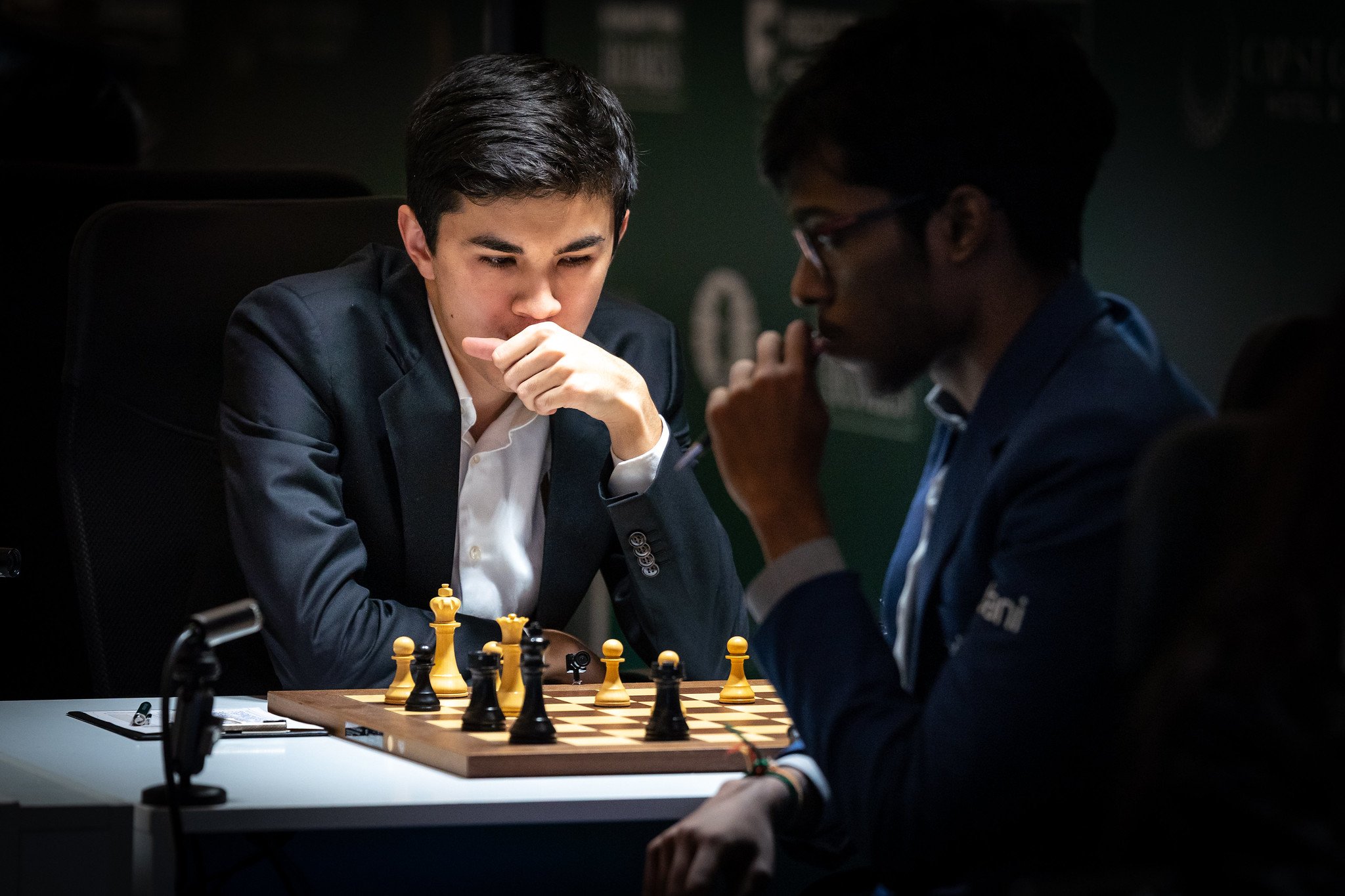 FIDE Candidates 2026: Javokhir Sindarov và màn "hủy diệt" kỷ lục, tiến sát ngôi vương cờ vua thế giới