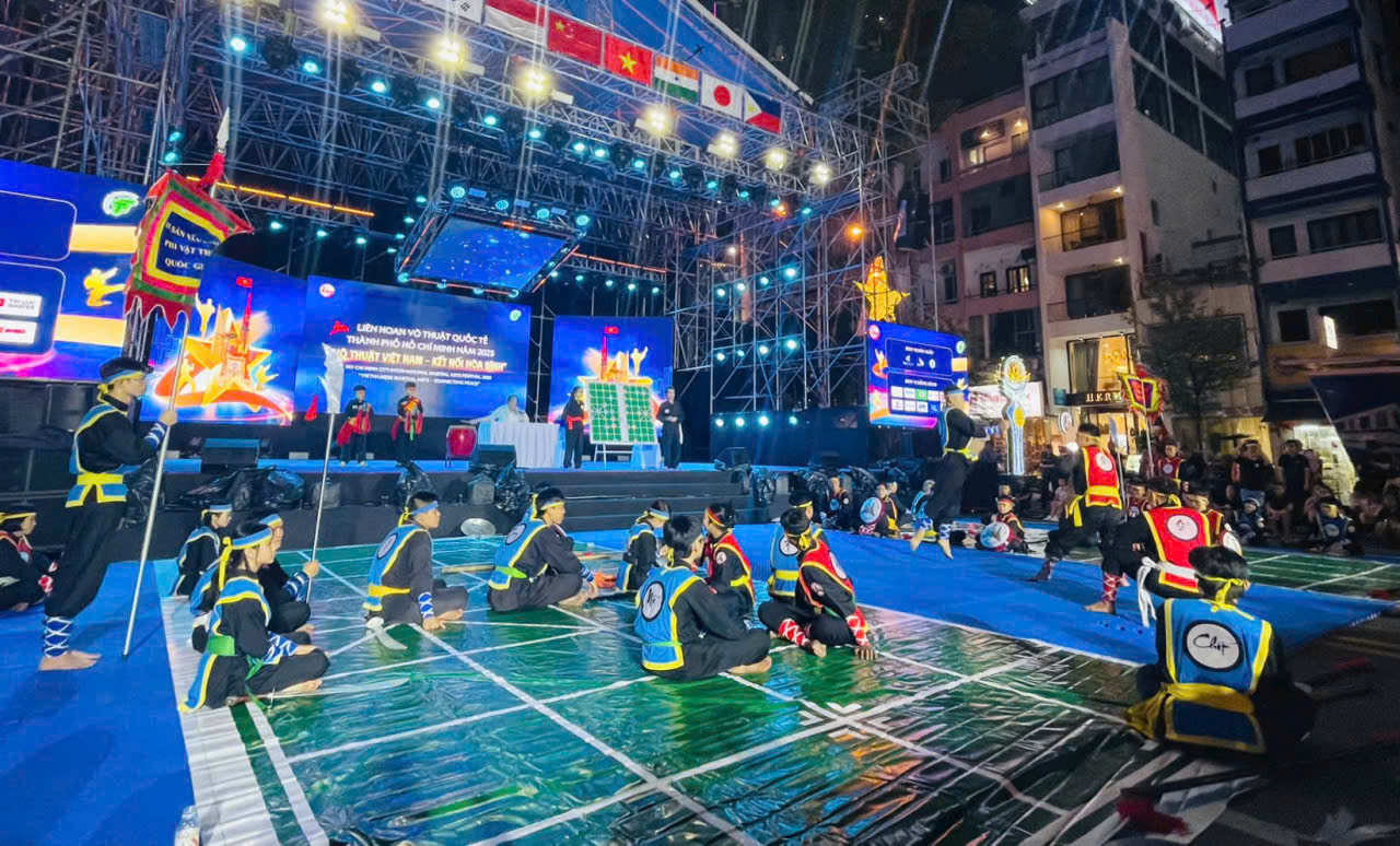 Điểm nhấn văn hóa tại IMAF 2025: Cờ Người Võ Thuật của Võ Lâm Tân Khánh Bà Trà