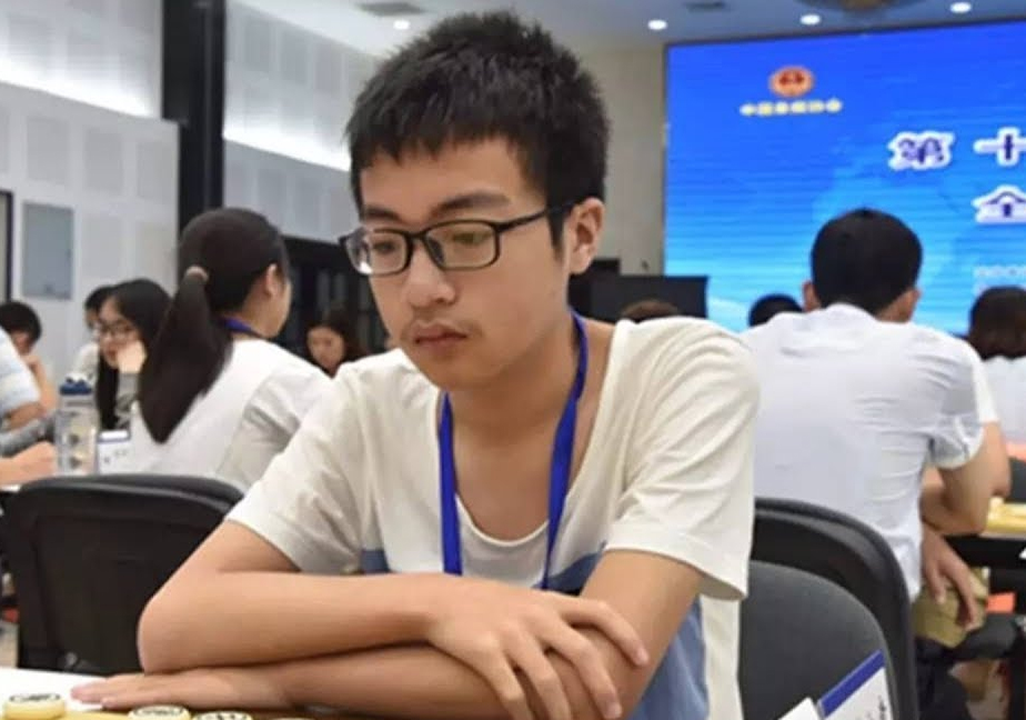 "Ma đồng" Hứa Văn Chương đăng quang Cúp Phương Trang trị giá 650 triệu đồng: Lời cảnh báo từ thế hệ Gen Z Trung Quốc