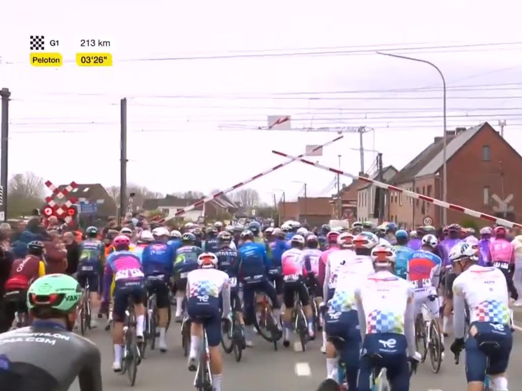 Tour of Flanders 2026: Khi các ngôi sao xe đạp đối mặt với pháp lý vì vi phạm an toàn đường sắt
