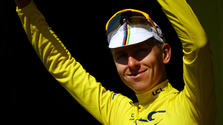 Kaden Groves lần đầu lên bục nhận thưởng, Tadej Pogačar giữ Áo vàng cuộc đua xe đạp Tour de France 2025 Kaden Groves lần đầu lên bục nhận thưởng, Tadej Pogačar giữ Áo vàng cuộc đua xe đạp Tour de France 2025