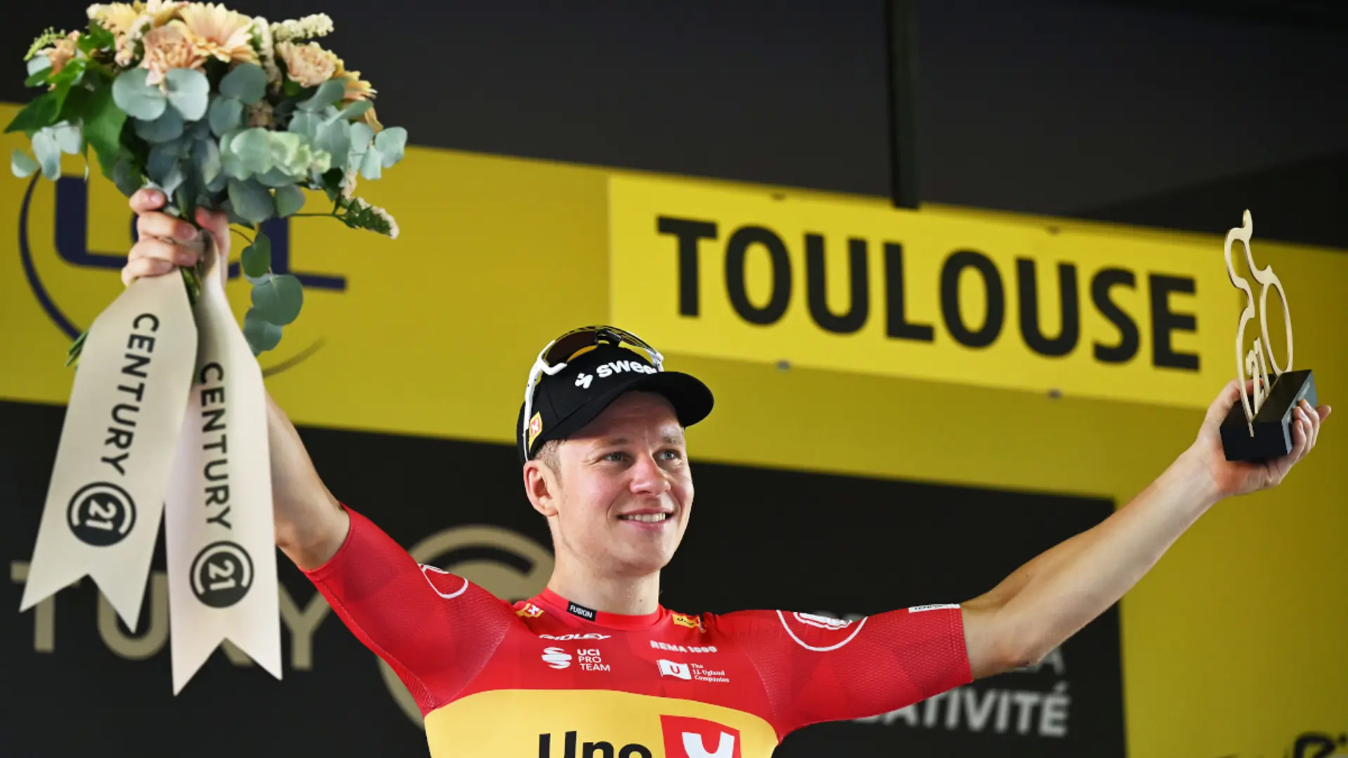 Jonas Abrahamsen thắng chặng 11, khi Tadej Pogacar thoát hiểm sau vụ tai nạn tại cuộc đua xe đạp Tour de France 2025