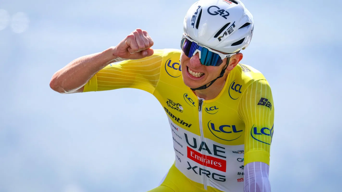 Áo vàng Tadej Pogacar làm nên lịch sử với chiến thắng chặng thứ 4 tại cuộc đua xe đạp Tour de France 2025 Áo vàng Tadej Pogacar làm nên lịch sử với chiến thắng chặng thứ 4 tại cuộc đua xe đạp Tour de France 2025