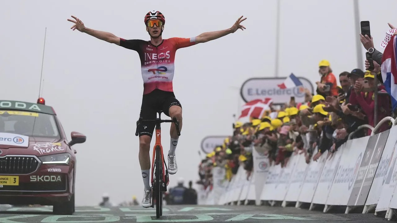 Arensman giành chiến thắng chặng đua khó khăn nhất cuộc đua xe đạp Tour de France 2025 khi Pogacar chiếm giữ Áo vàng Arensman giành chiến thắng chặng đua khó khăn nhất cuộc đua xe đạp Tour de France 2025 khi Pogacar chiếm giữ Áo vàng