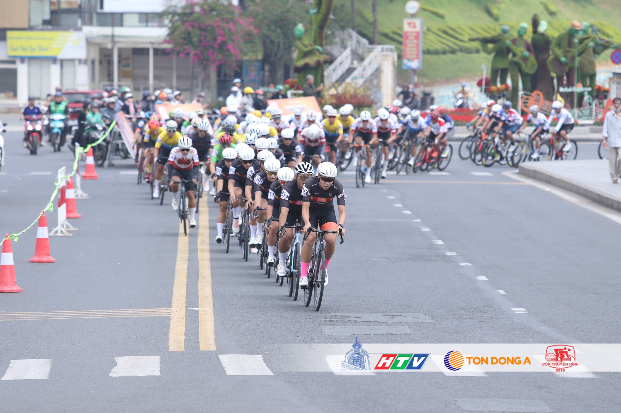 Trực tiếp đua xe đạp Cúp truyền hình TPHCM 2026 hôm nay 22/04: Cuộc chiến 166km từ cao nguyên xuống biển xanh