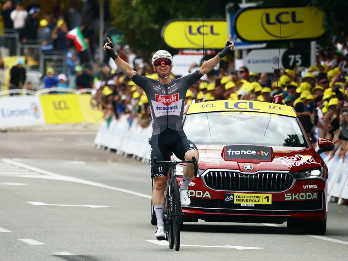Groves thắng chặng thứ 20 của cuộc đua xe đạp Tour de France 2025 khi Pogacar duy trì vị trí dẫn đầu